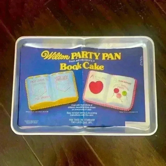Wilton Book Cake Pan 1977 (Vintage) with instruction booklet - Picture 2 of 6